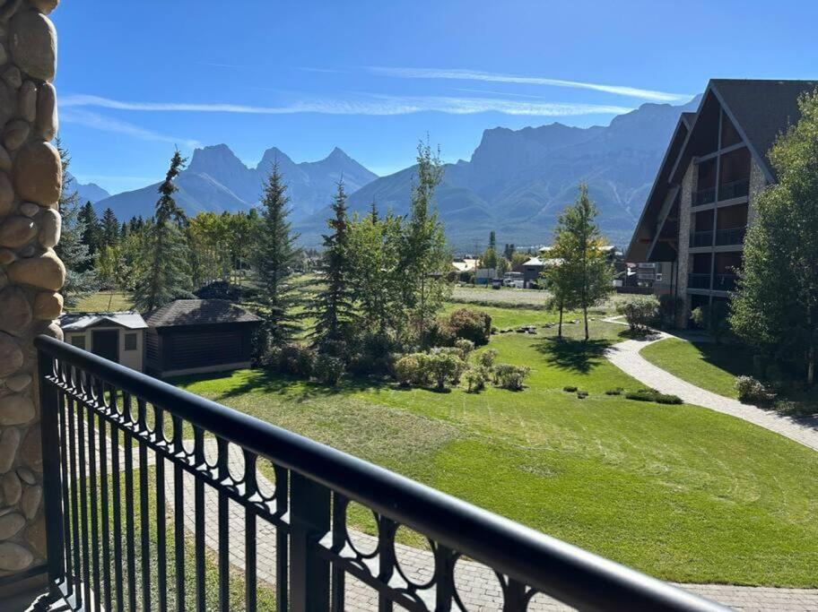 G222 Family Fun- MTN View Stay, Water slide, Pool, Hot Tub, Free Parking
