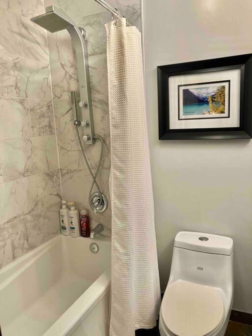 G222 Family Fun- MTN View Stay, Water slide, Pool, Hot Tub, Free Parking