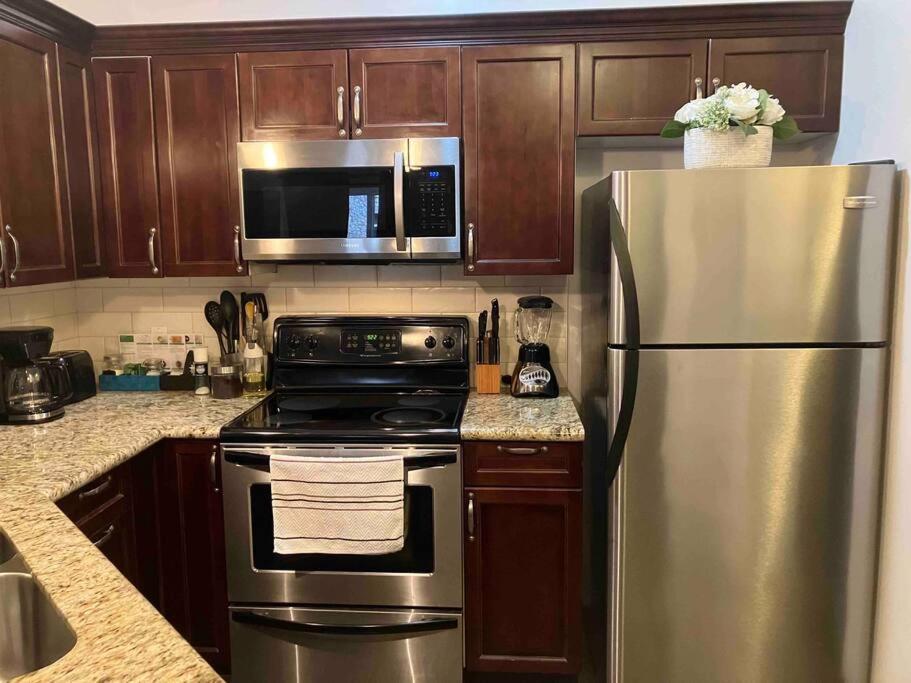 G222 Family Fun- MTN View Stay, Water slide, Pool, Hot Tub, Free Parking
