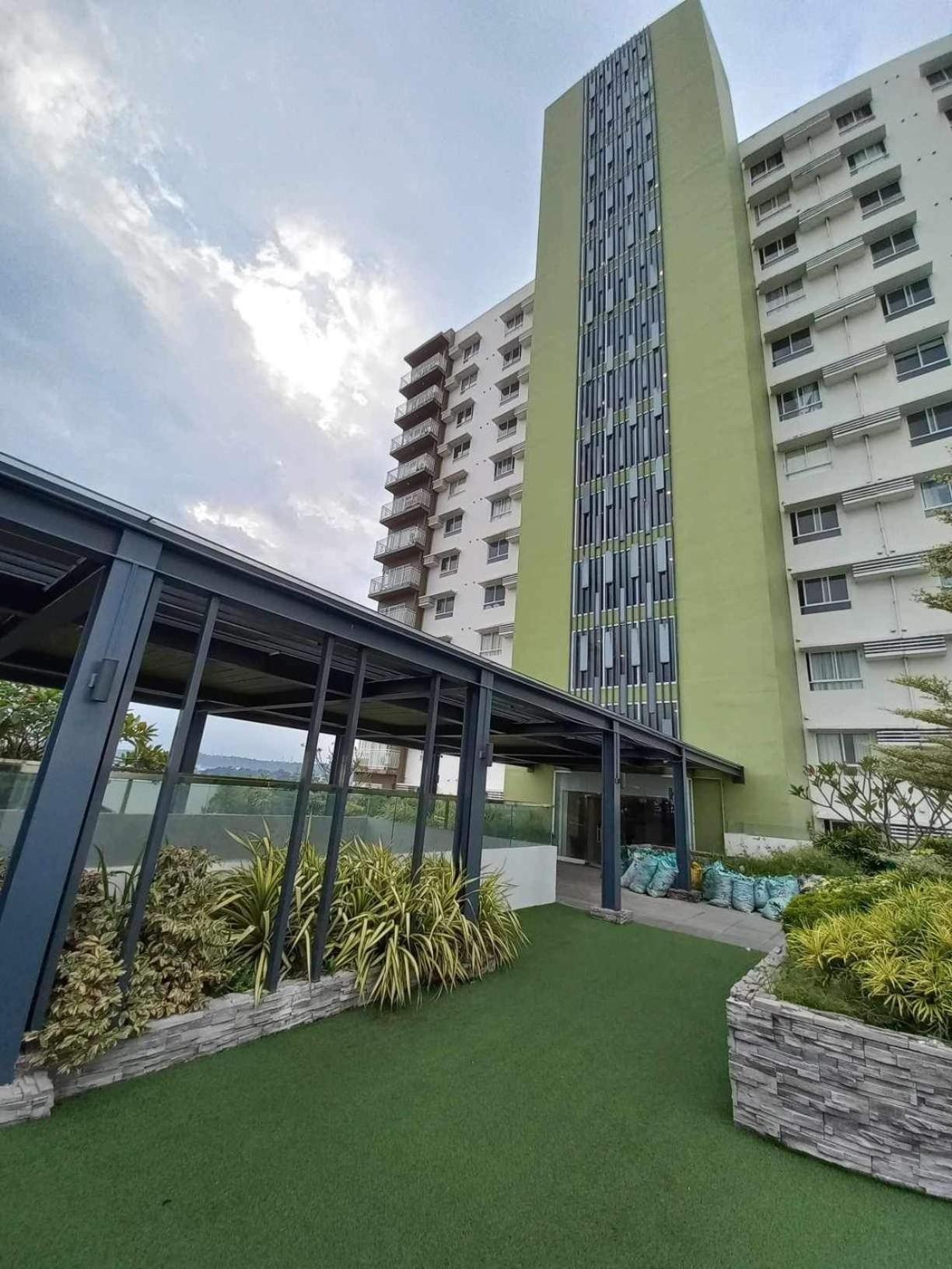 6F Balcony View Studio Mesatierra Garden Residences