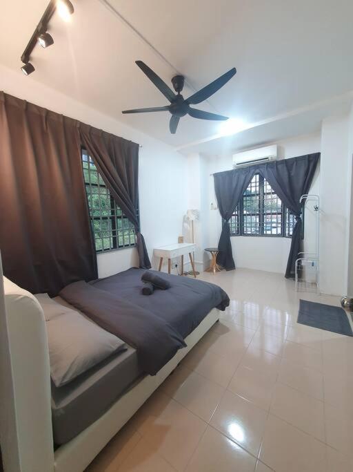 3 Storey Bangalow near Spice Arena & Queensbay Mall photo 6