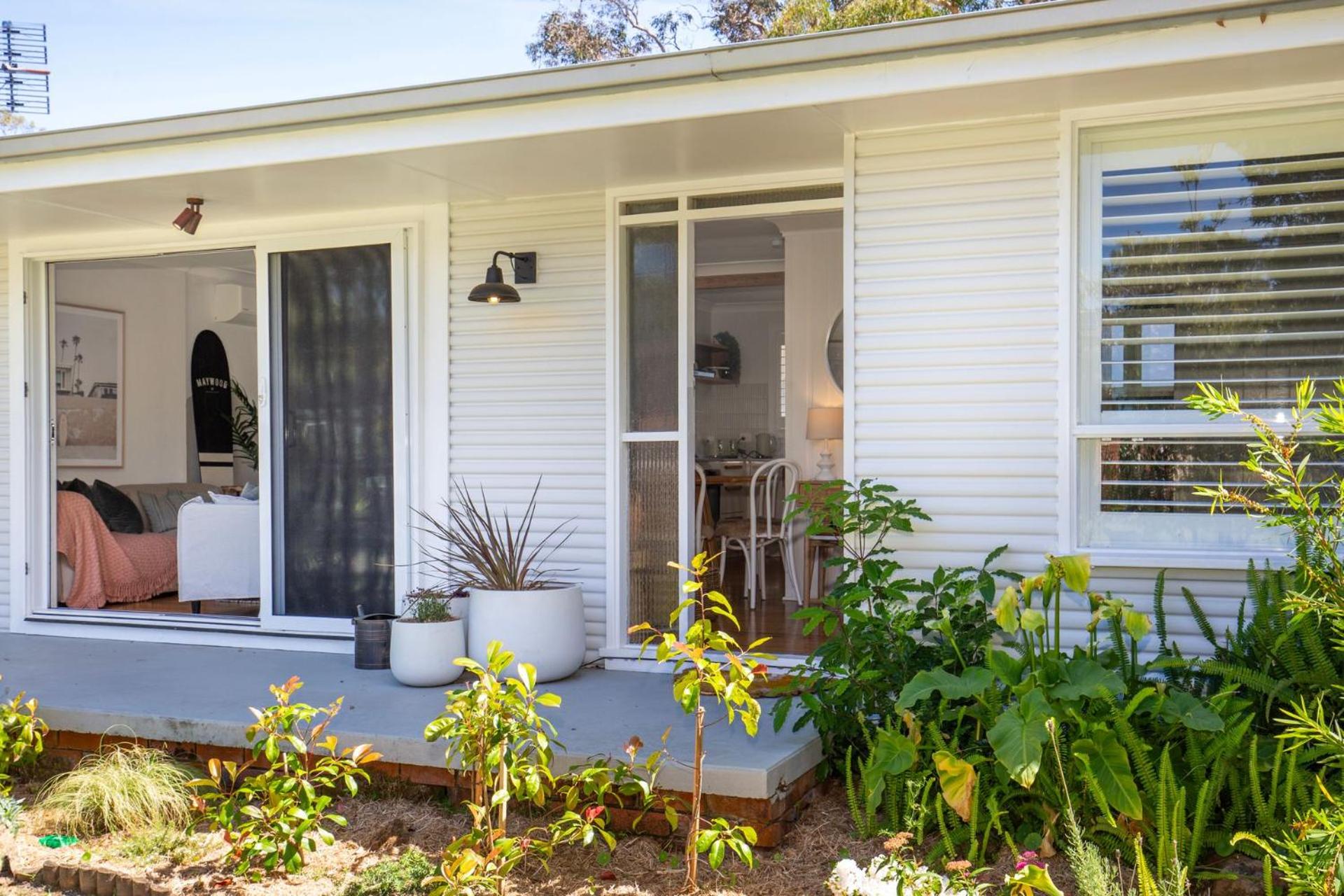 Fleur de Chalet - Pet Friendly - 10 Mins Walk to Beach