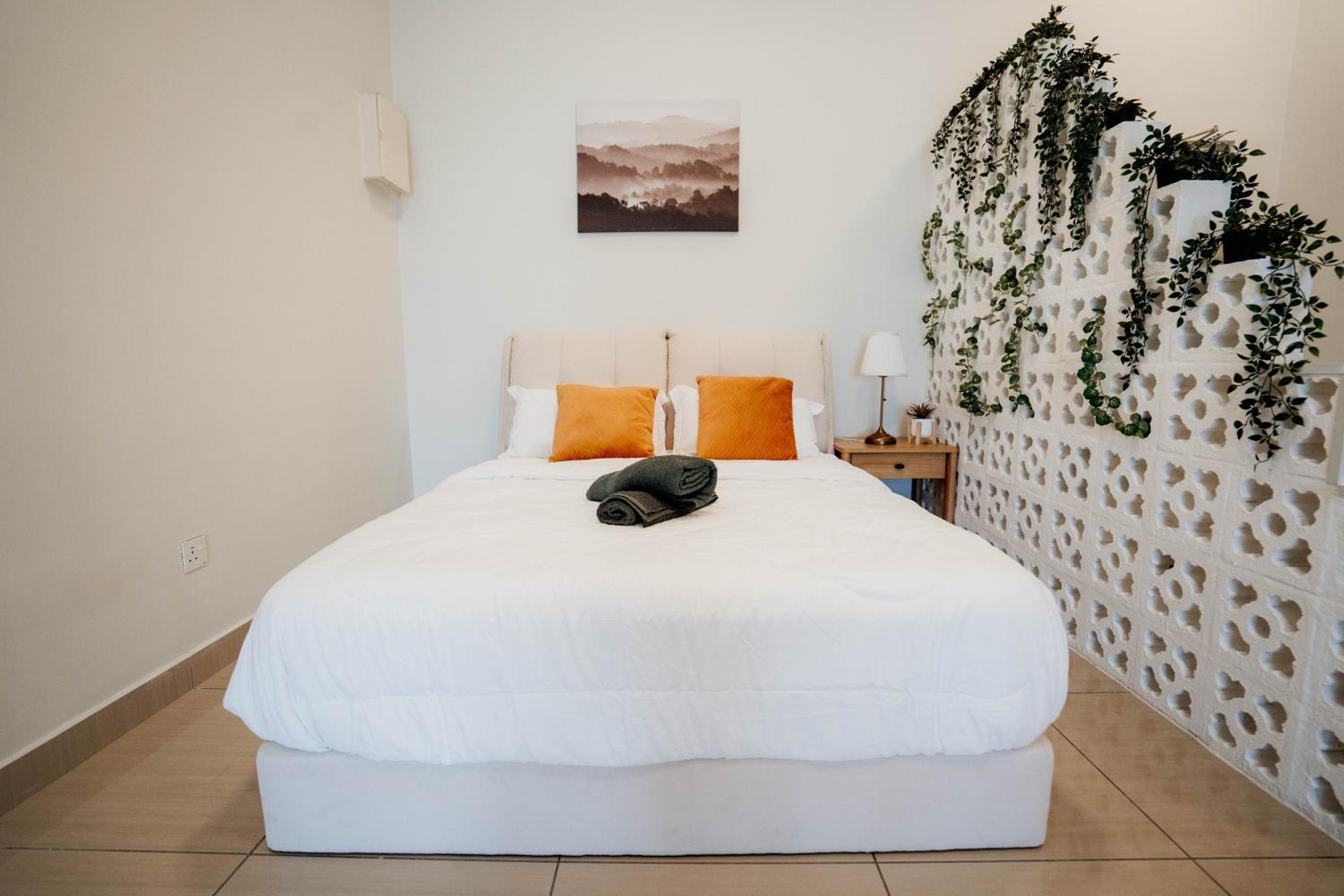 Mount Austin Muji Style 4pax Deluxe Room by Our Stay