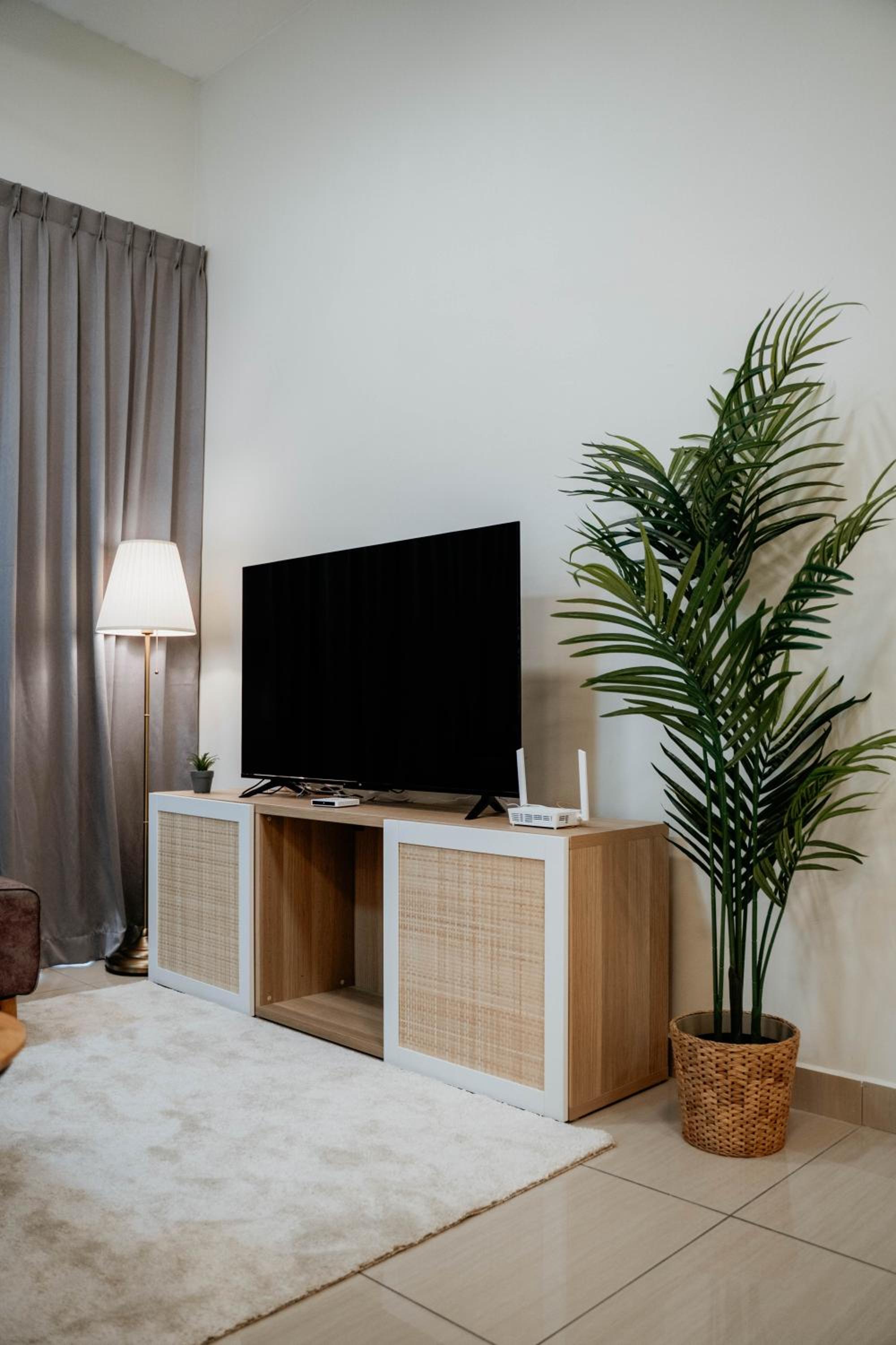 Mount Austin Muji Style 4pax Deluxe Room by Our Stay