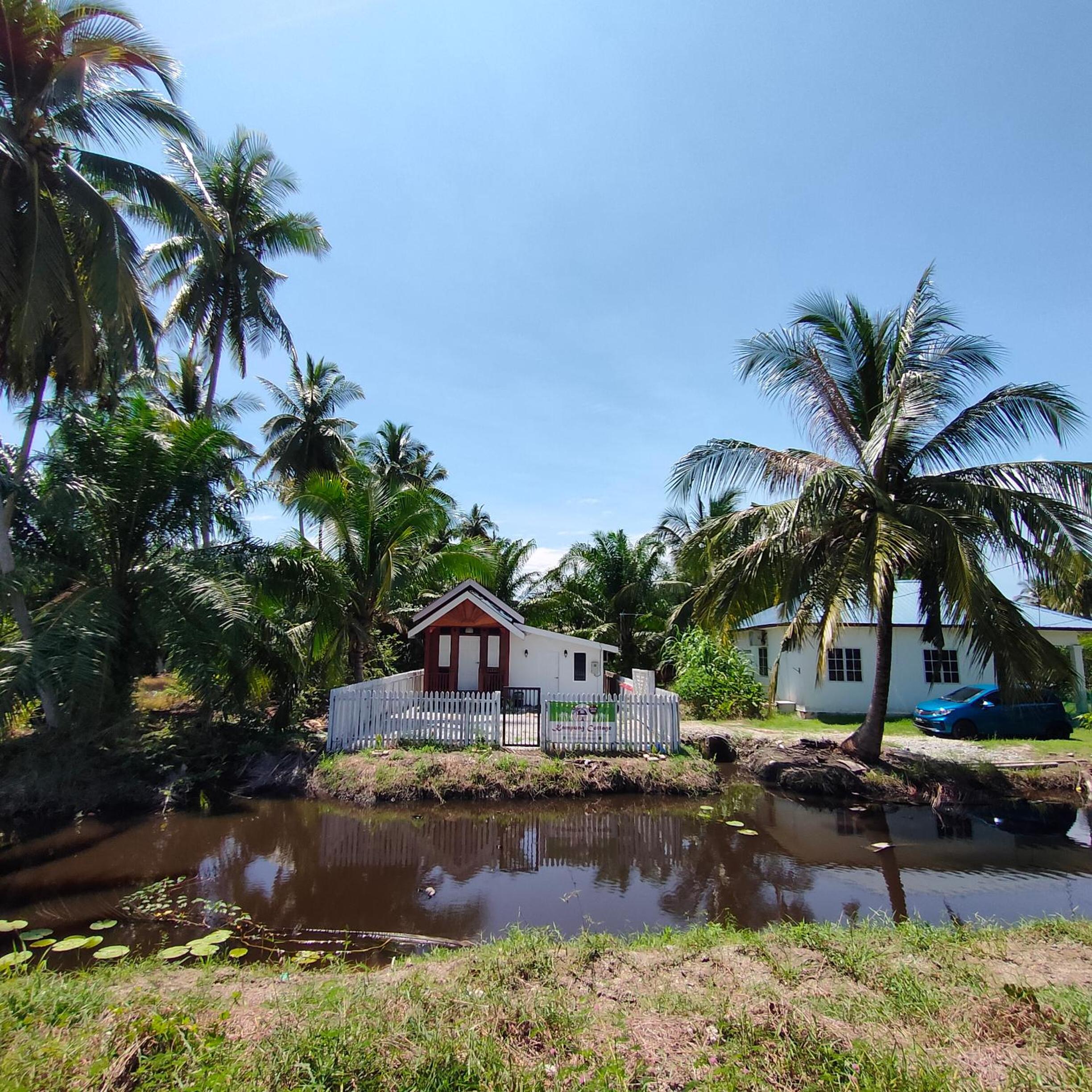 Kampung Cottage Bagan Datuk