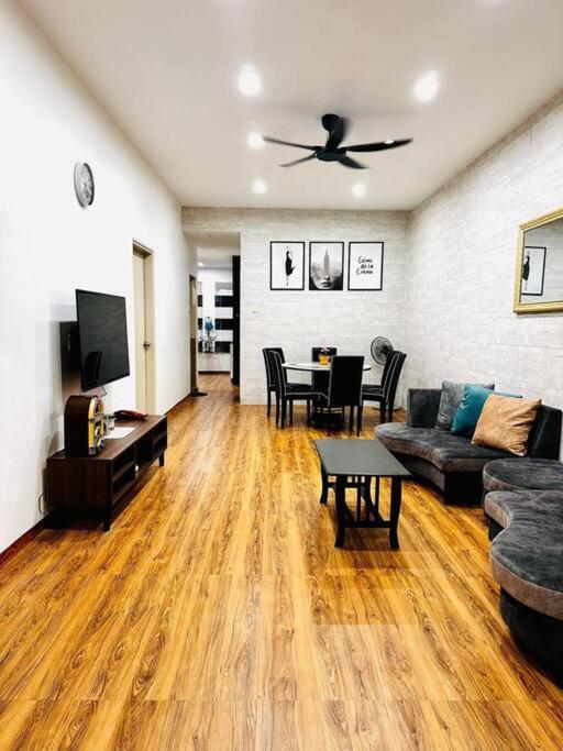 Kulai landed corner lot+kids pool+ mini waterpark photo 4