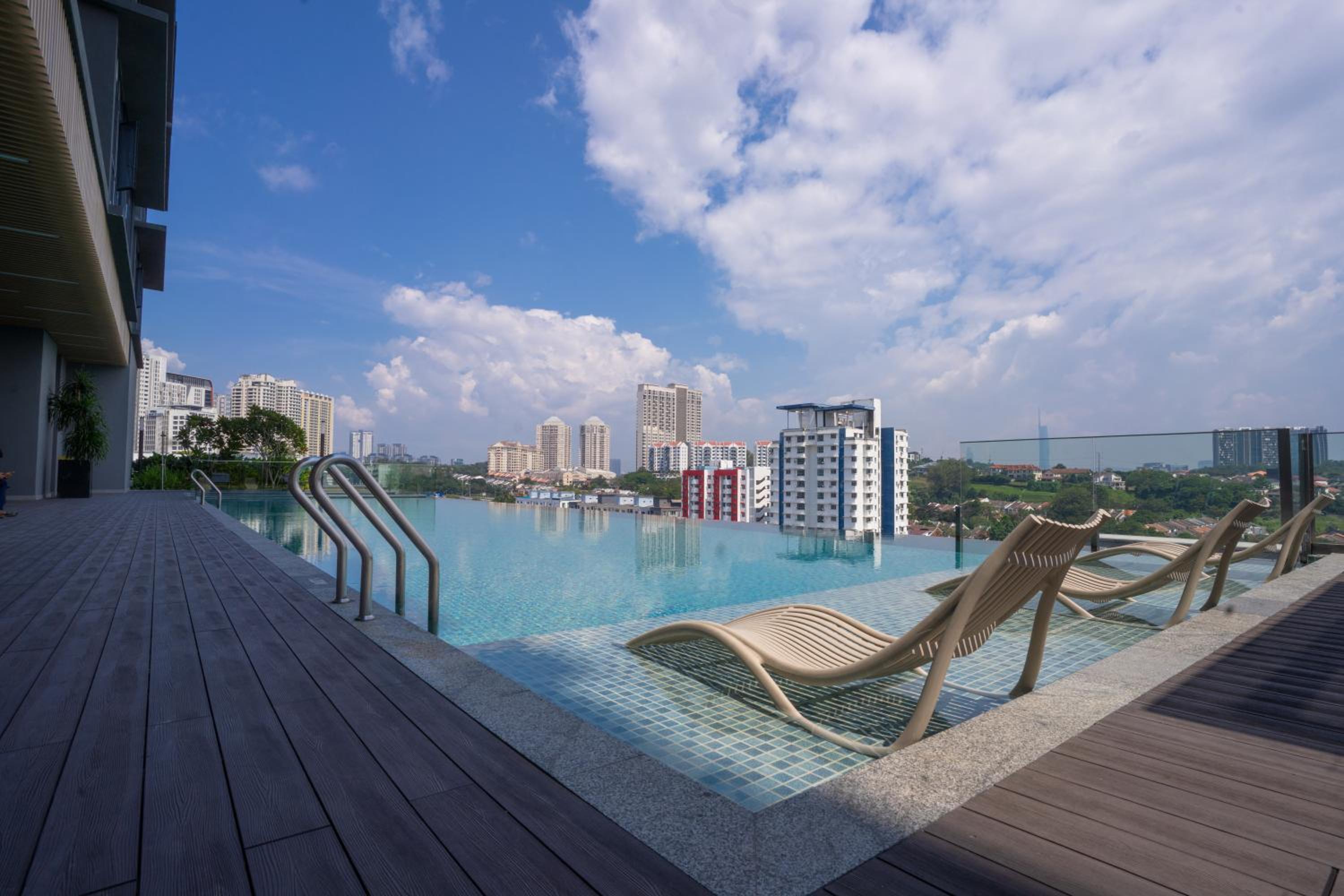 Societe Suites By iHost Global