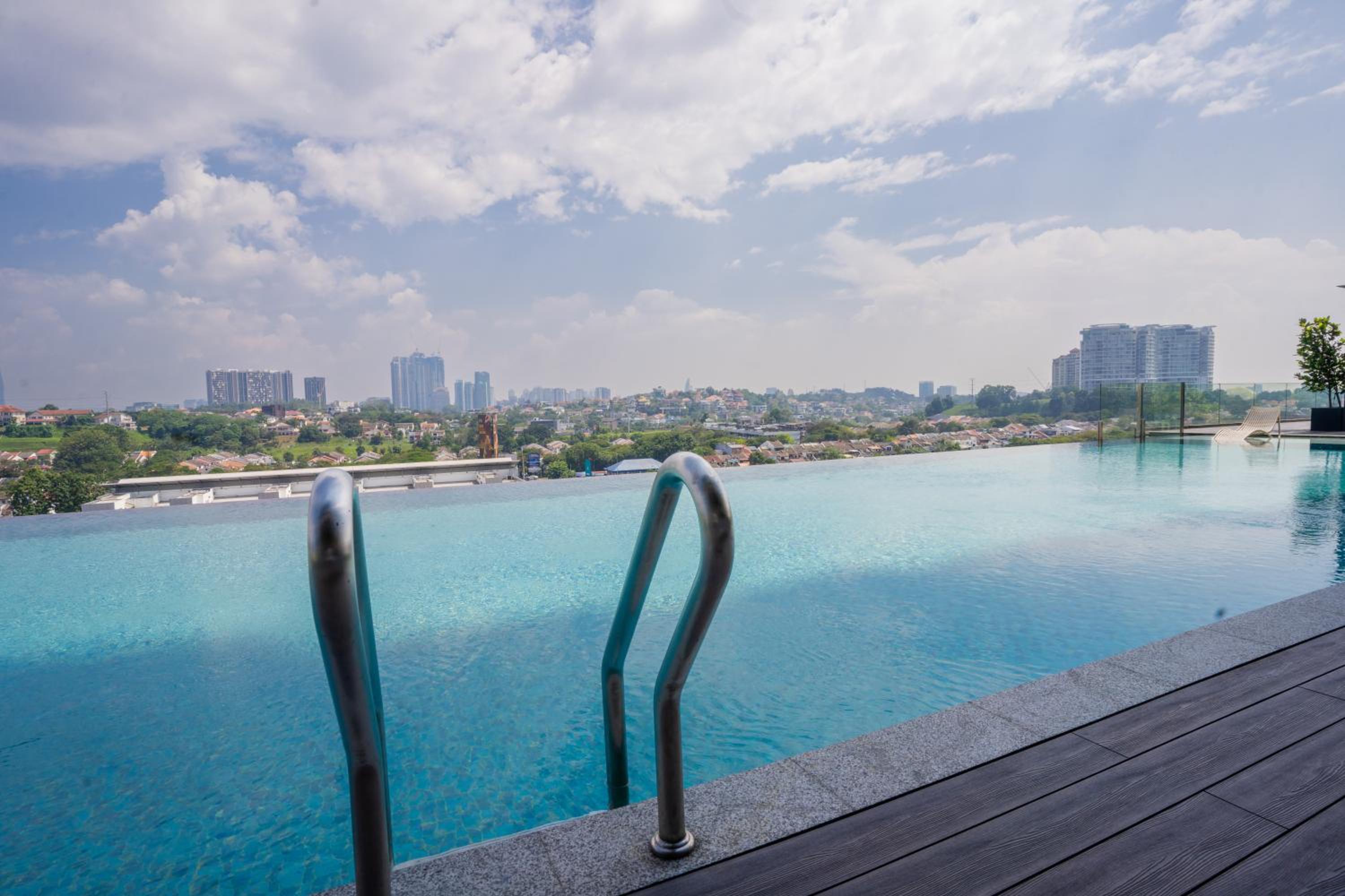Societe Suites By iHost Global