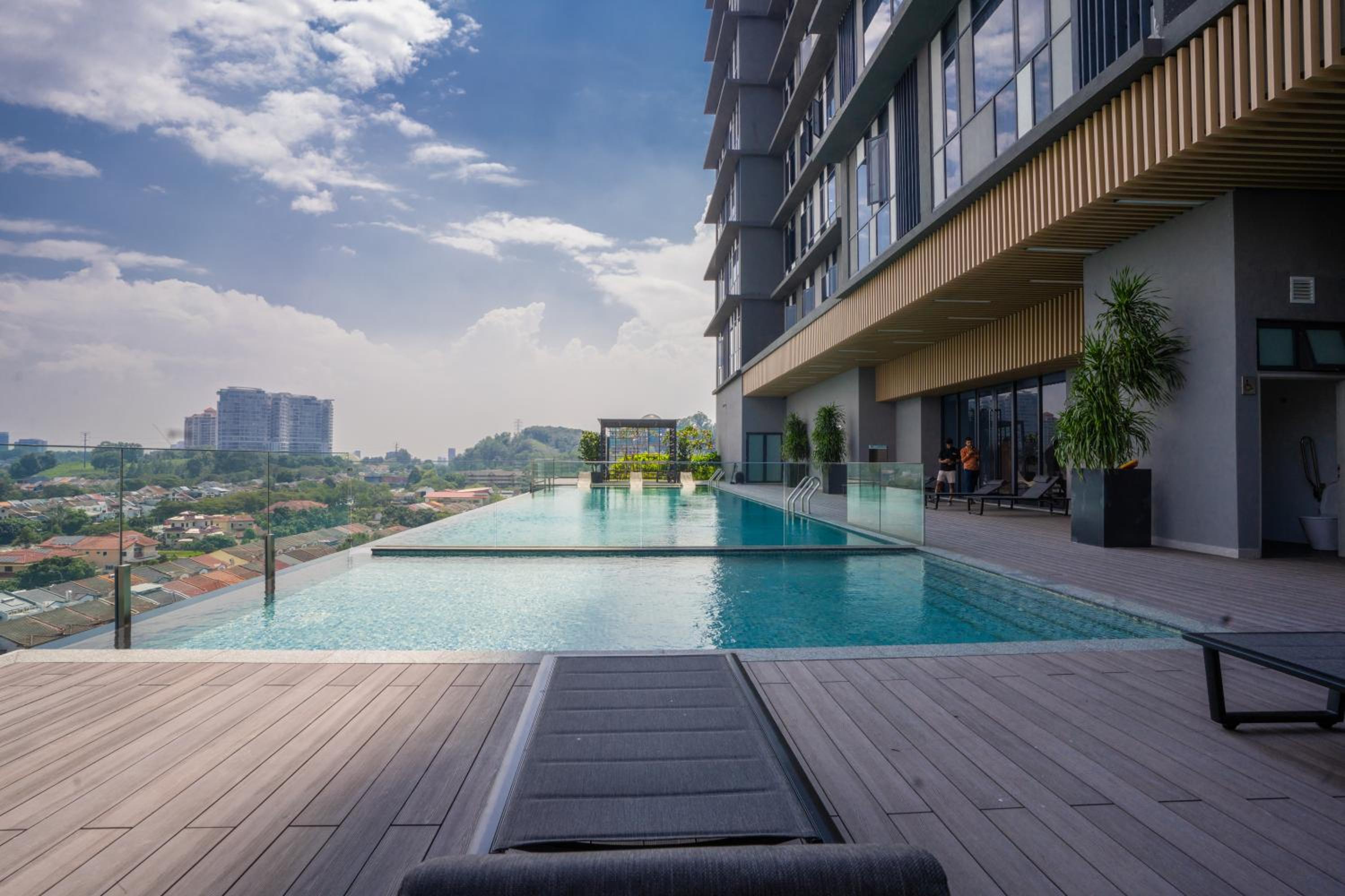 Societe Suites By iHost Global