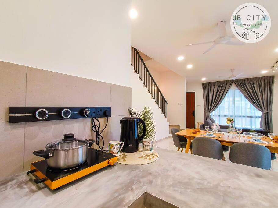 Austin JT Homestay by RR JBcity