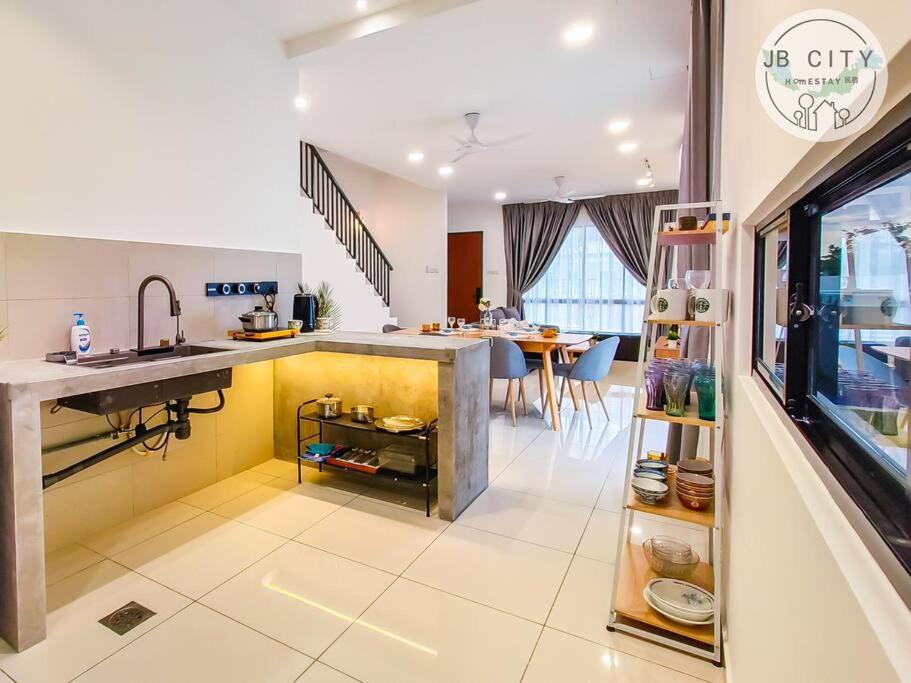 Austin JT Homestay by RR JBcity