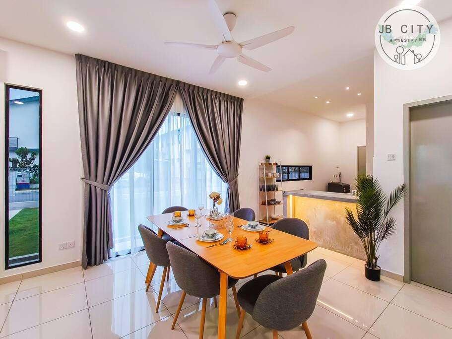 Austin JT Homestay by RR JBcity