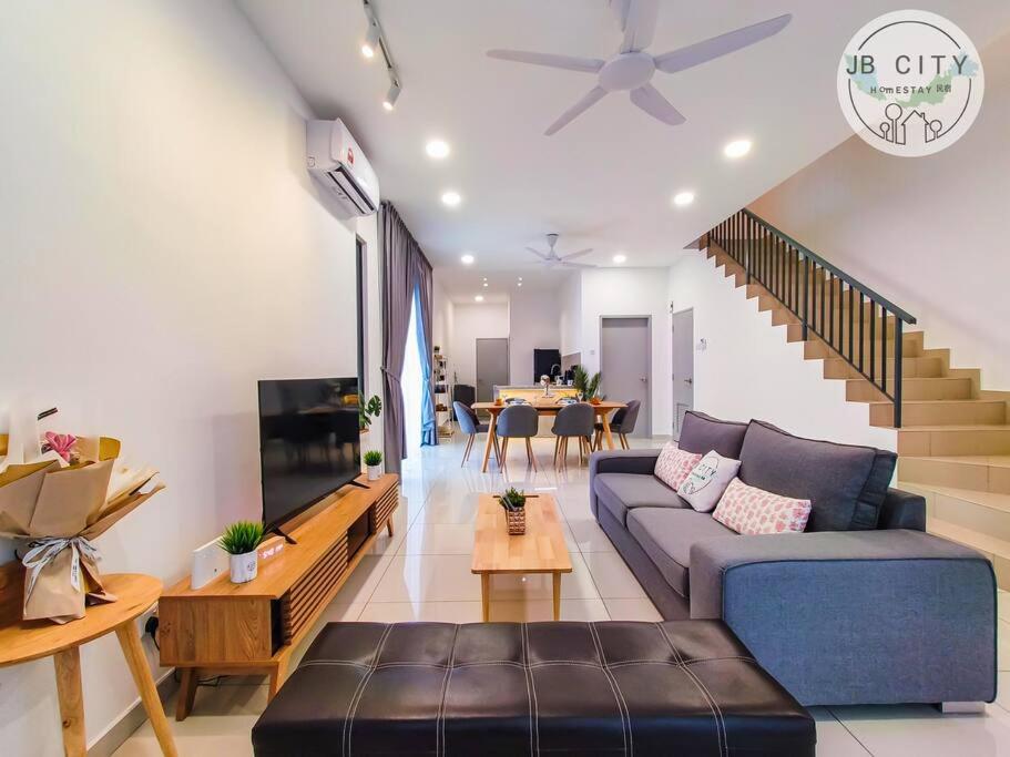 Austin JT Homestay by RR JBcity