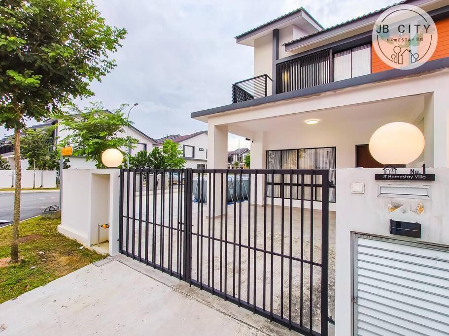 Austin JT Homestay by RR JBcity