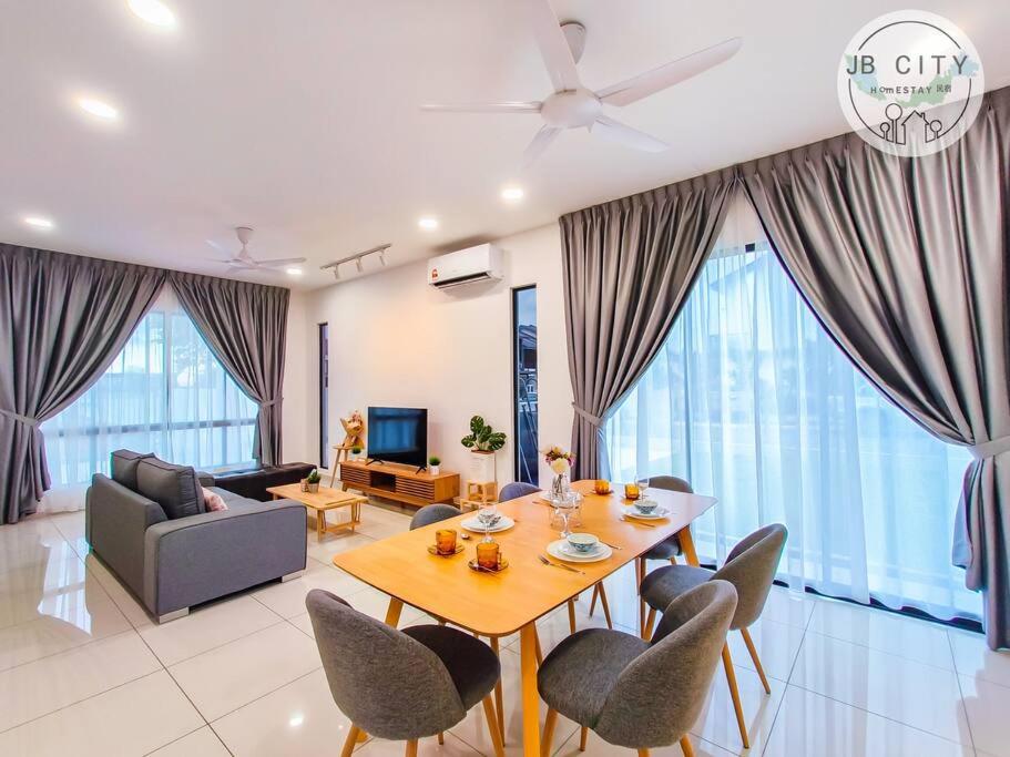 Austin JT Homestay by RR JBcity