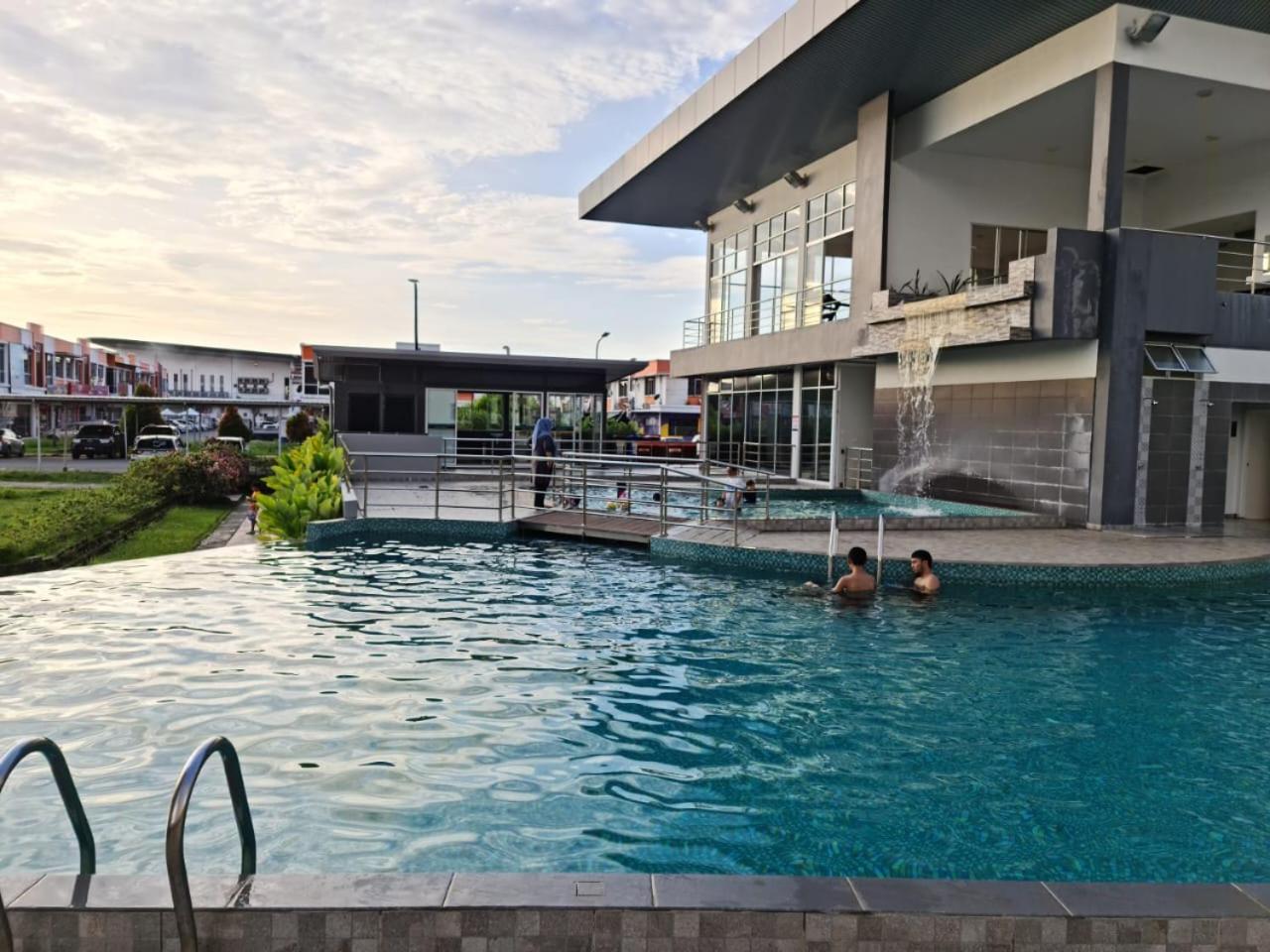 RHR Deluxe GuestHouse Kinarut Papar Sabah - Mountain View