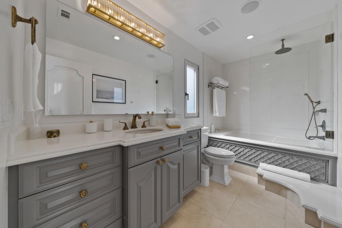 Olympia Luxe Estate