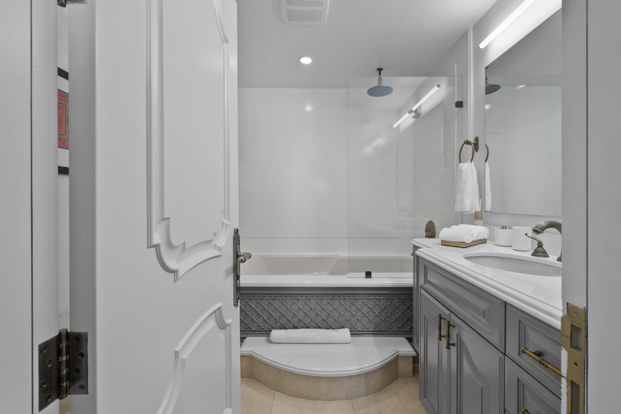 Olympia Luxe Estate