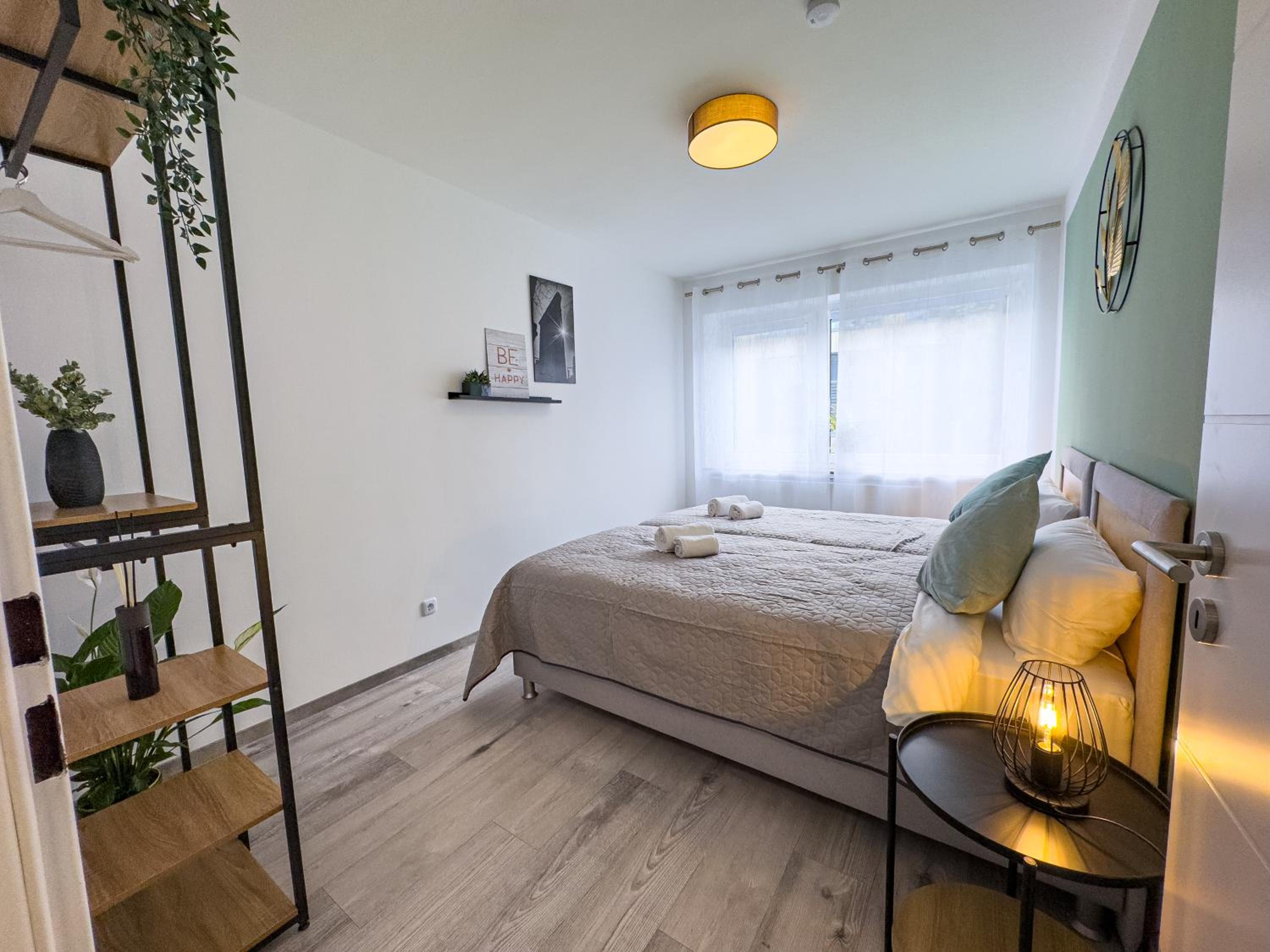 ImmoStay #6 - Ferienhaus mit 2 Ferienwohnungen für 8 Personen - WiFi, TV