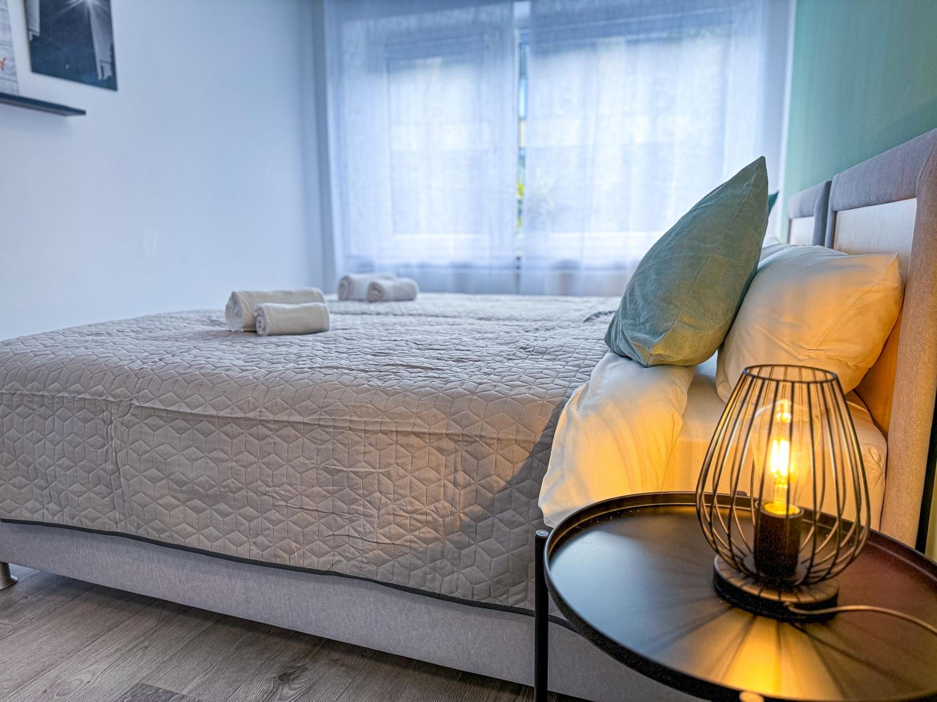 ImmoStay #6 - Ferienhaus mit 2 Ferienwohnungen für 8 Personen - WiFi, TV