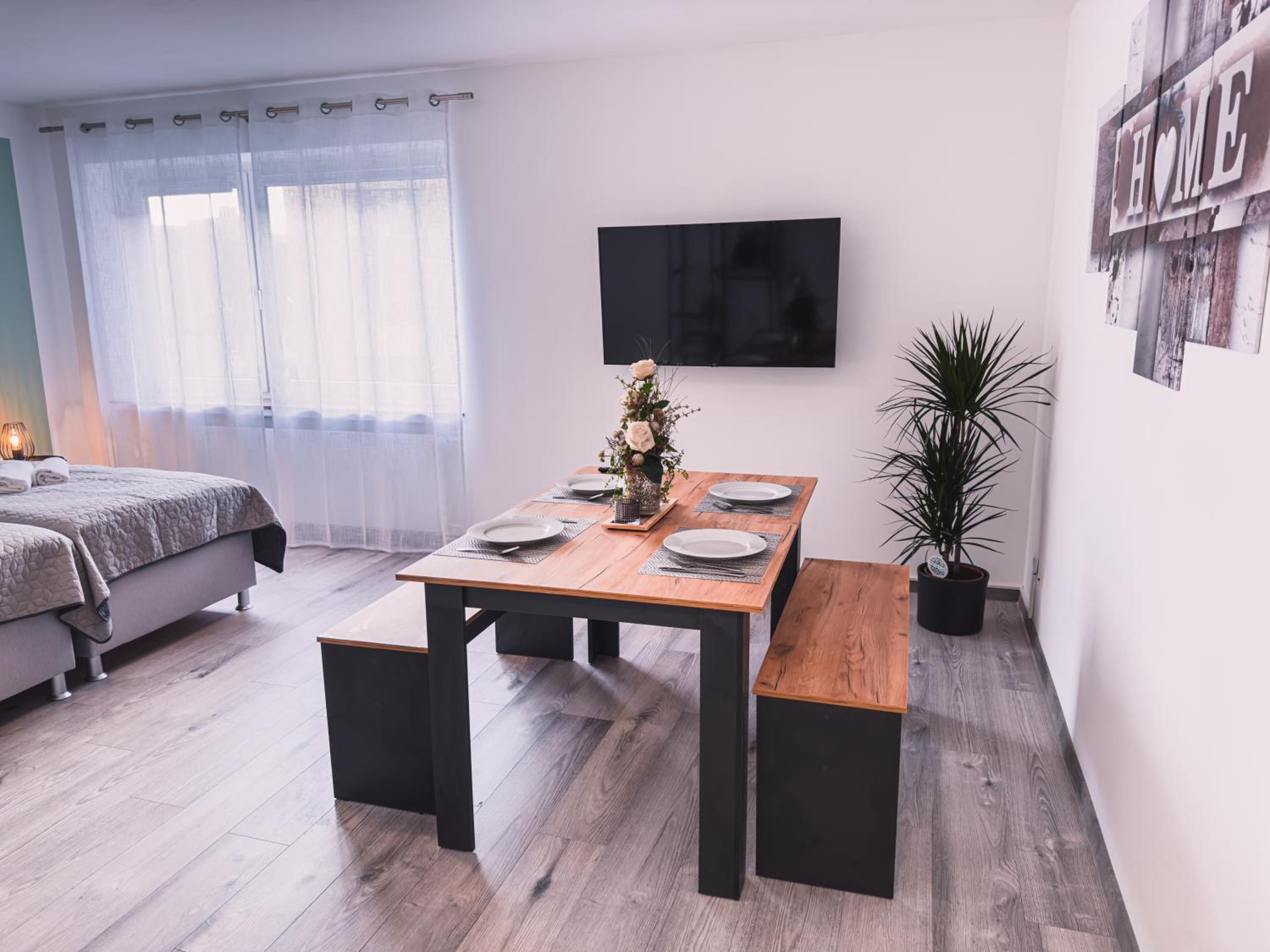 ImmoStay #6 - Ferienhaus mit 2 Ferienwohnungen für 8 Personen - WiFi, TV