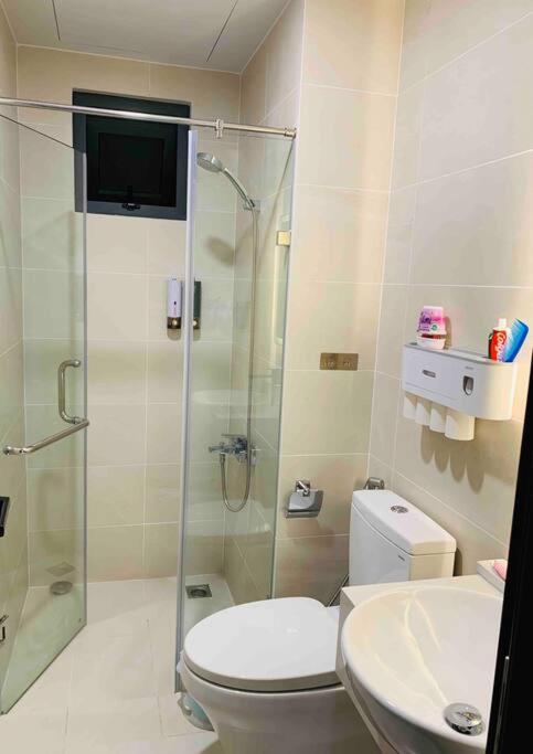 Q7 Riverside 2 bed rooms w River-view, Netflix & Pool