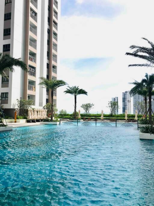 Q7 Riverside 2 bed rooms w River-view, Netflix & Pool
