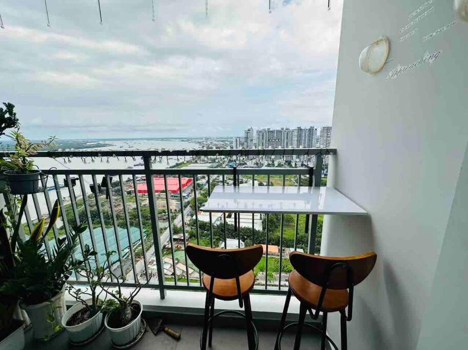 Q7 Riverside 2 bed rooms w River-view, Netflix & Pool