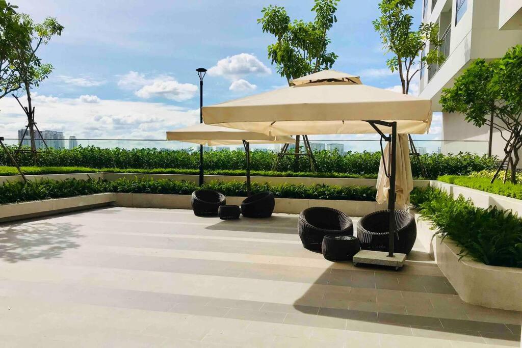 Q7 Riverside 2 bed rooms w River-view, Netflix & Pool