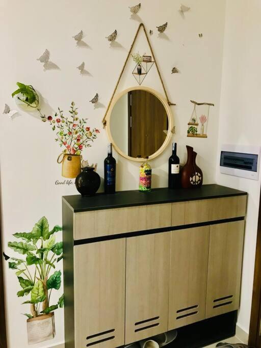 Q7 Riverside 2 bed rooms w River-view, Netflix & Pool