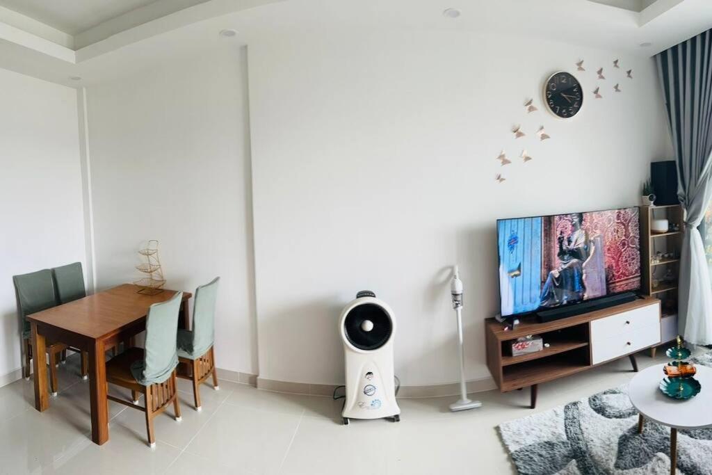Q7 Riverside 2 bed rooms w River-view, Netflix & Pool