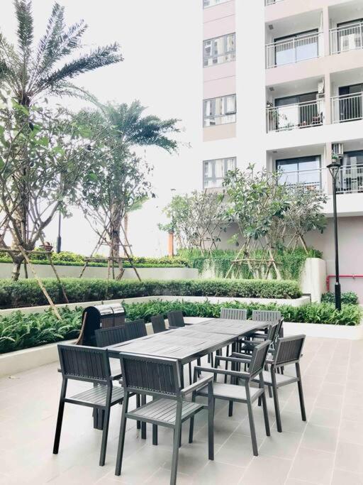Q7 Riverside 2 bed rooms w River-view, Netflix & Pool