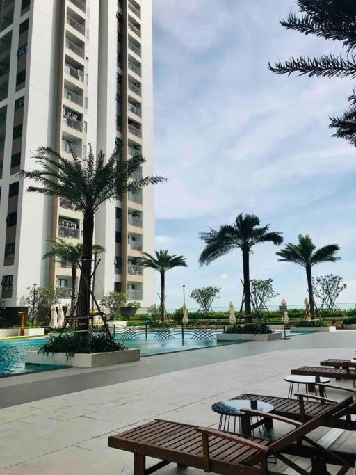 Q7 Riverside 2 bed rooms w River-view, Netflix & Pool