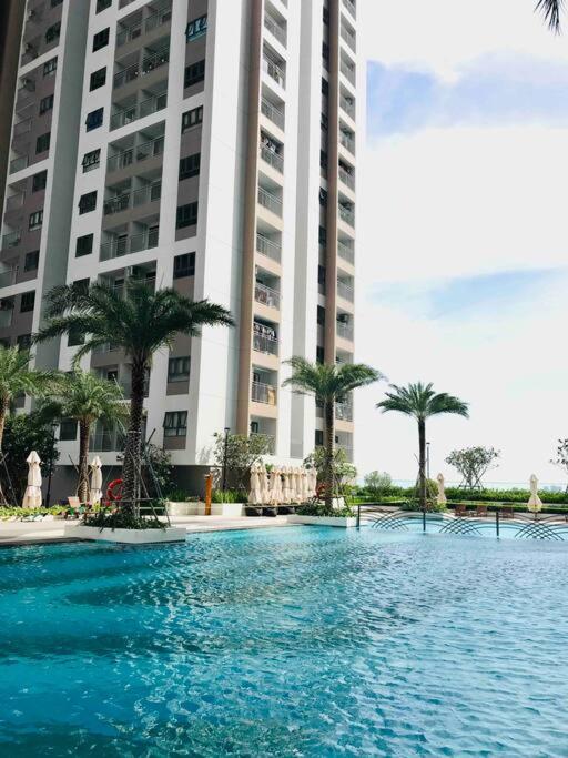 Q7 Riverside 2 bed rooms w River-view, Netflix & Pool