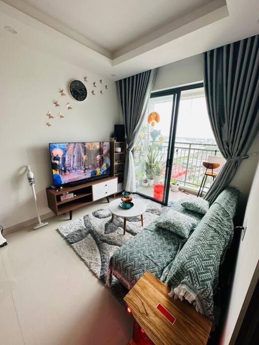 Q7 Riverside 2 bed rooms w River-view, Netflix & Pool