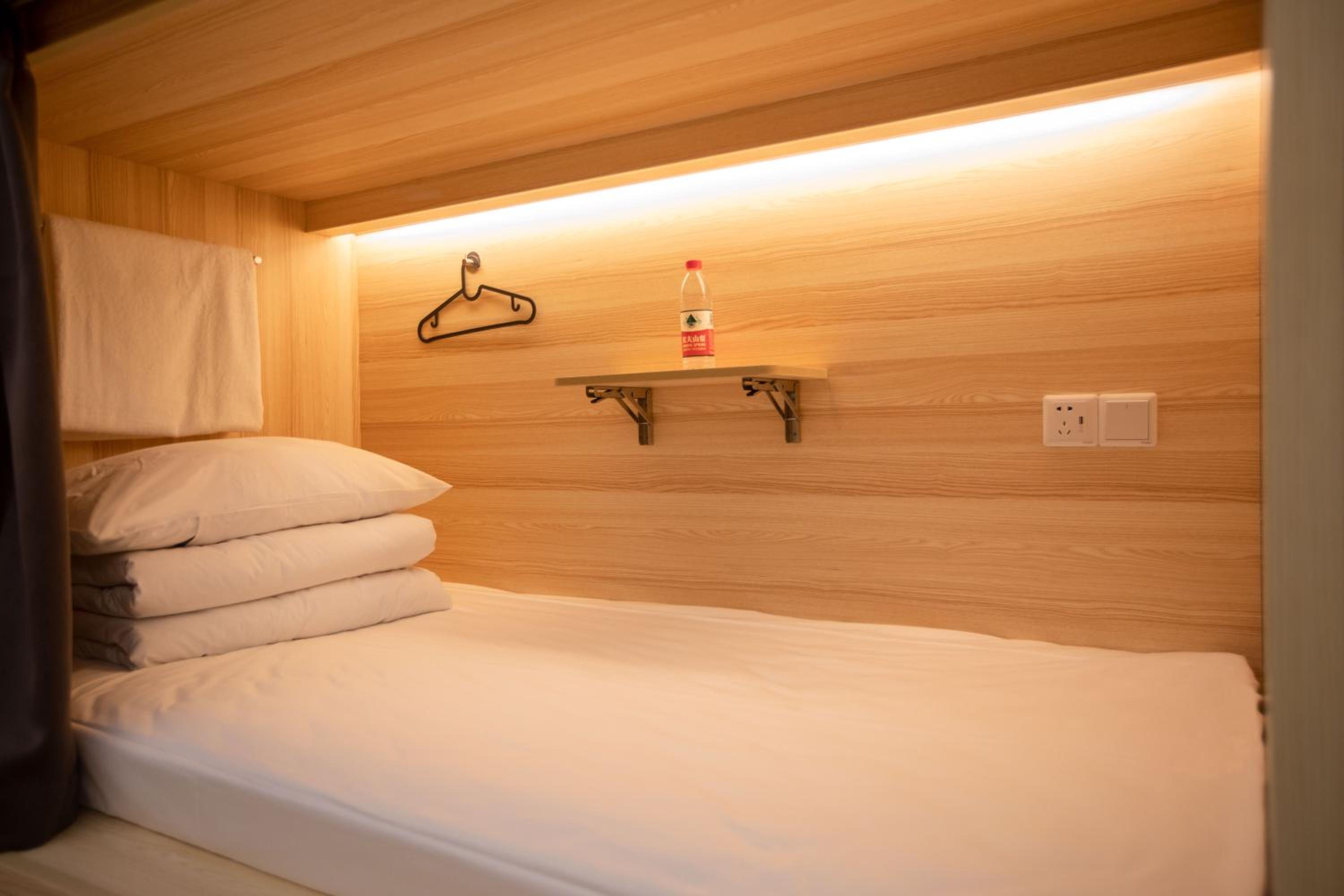 Hangzhou Desti Youth Hostel West Lake-24H Reception& English Service& Cafe& Bar& Luggage Storage& Large Public Area