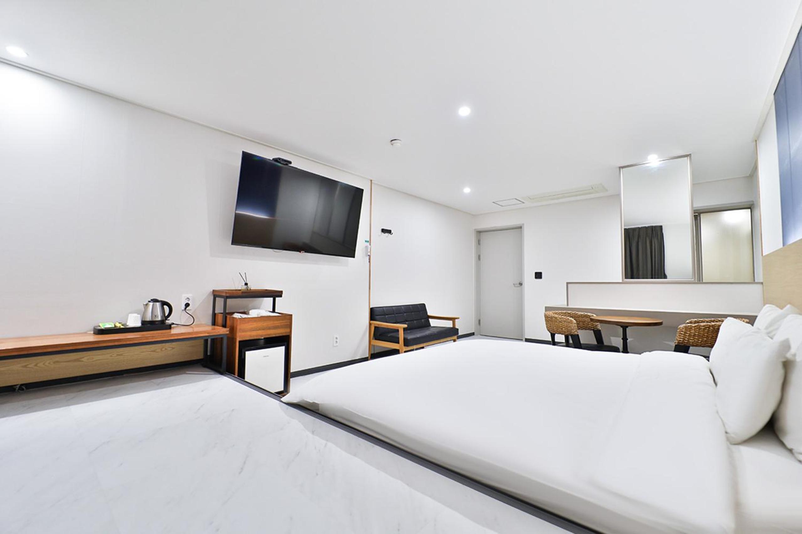 Calm Rest Hotel Busan Sasang
