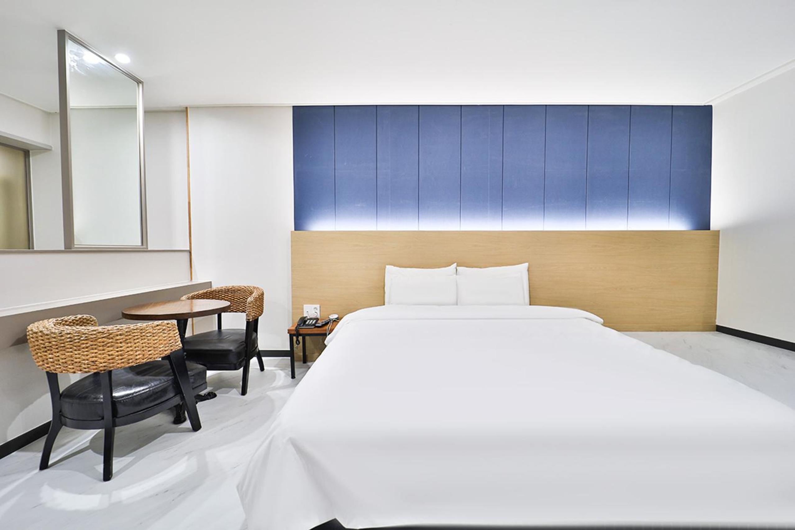 Calm Rest Hotel Busan Sasang