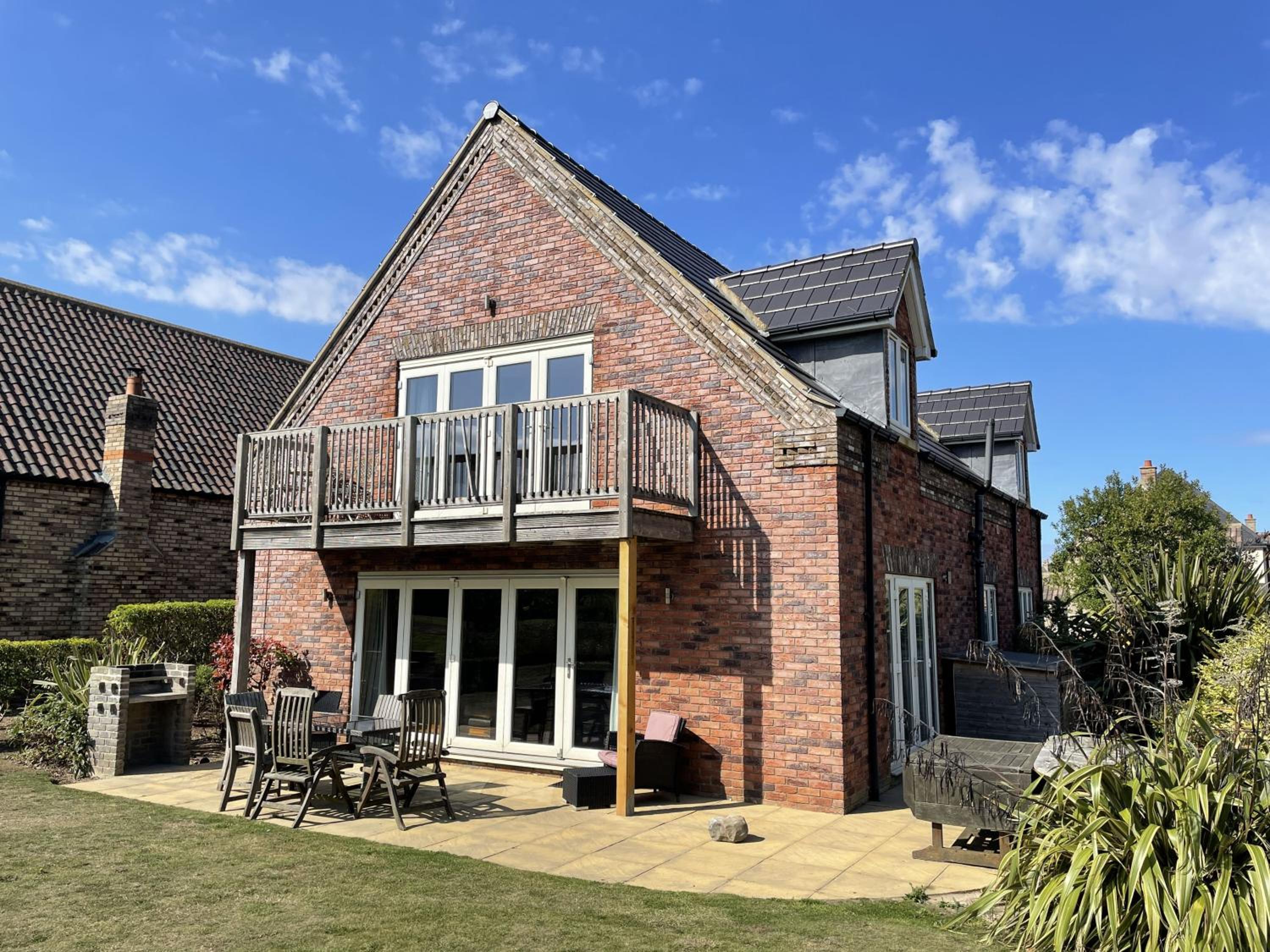 Bay Shores - 2 cottages 2 minutes apart - Part of the The Bay Filey Holiday Village with pool, gym and direct beach access, pub, restaurant, tennis and mea