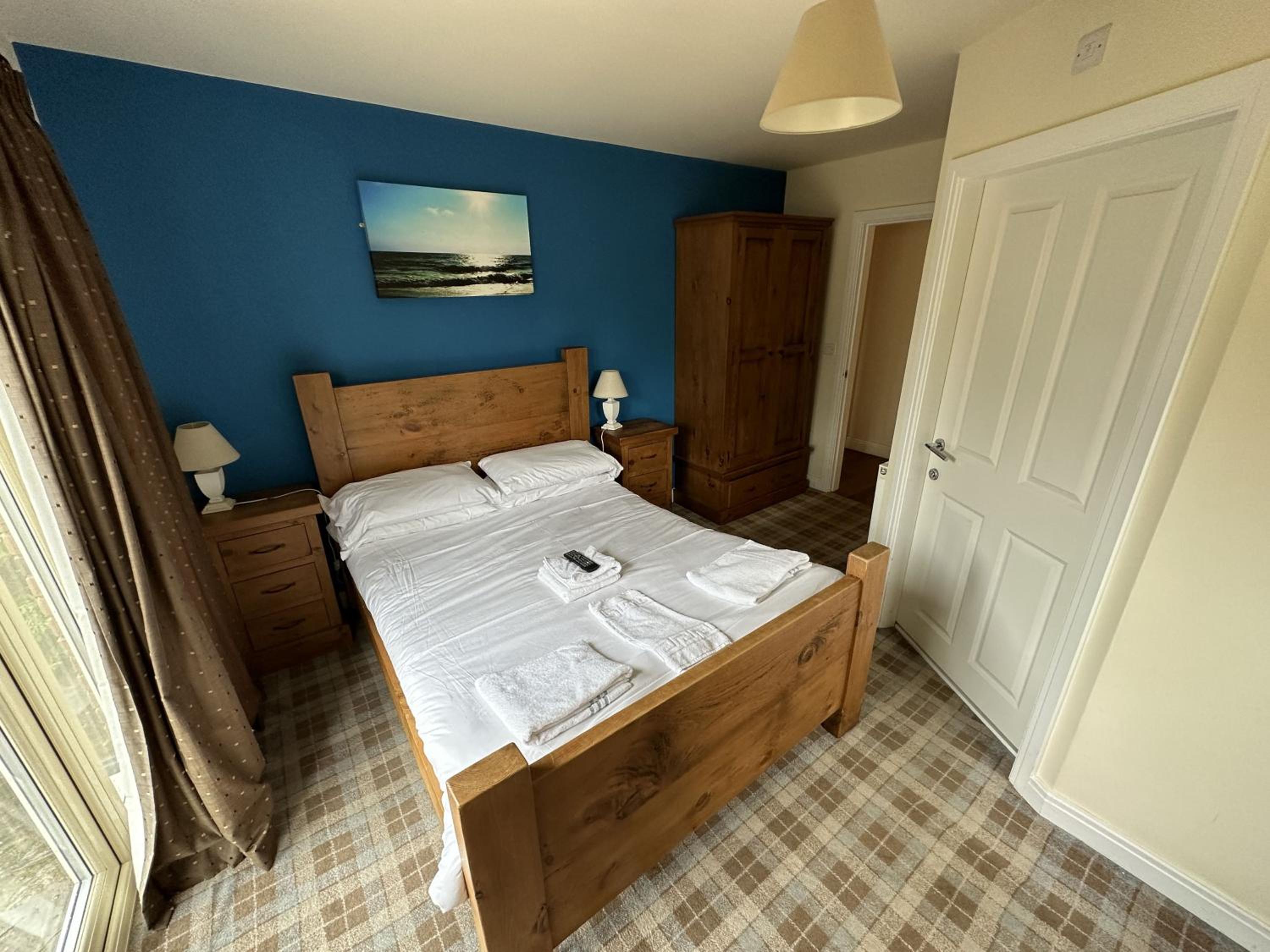 Bay Shores - 2 cottages 2 minutes apart - Part of the The Bay Filey Holiday Village with pool, gym and direct beach access, pub, restaurant, tennis and mea