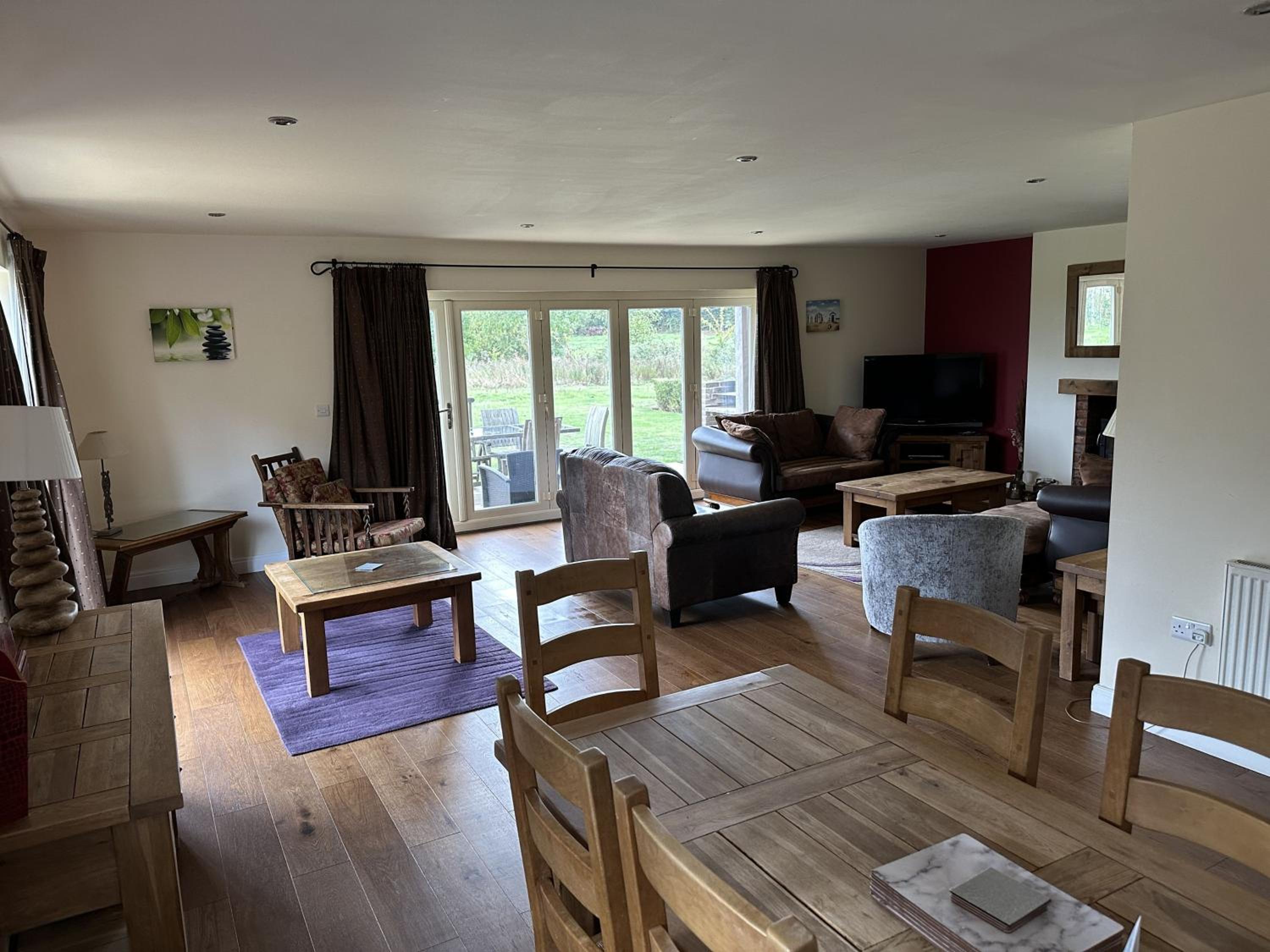 Bay Shores - 2 cottages 2 minutes apart - Part of the The Bay Filey Holiday Village with pool, gym and direct beach access, pub, restaurant, tennis and mea