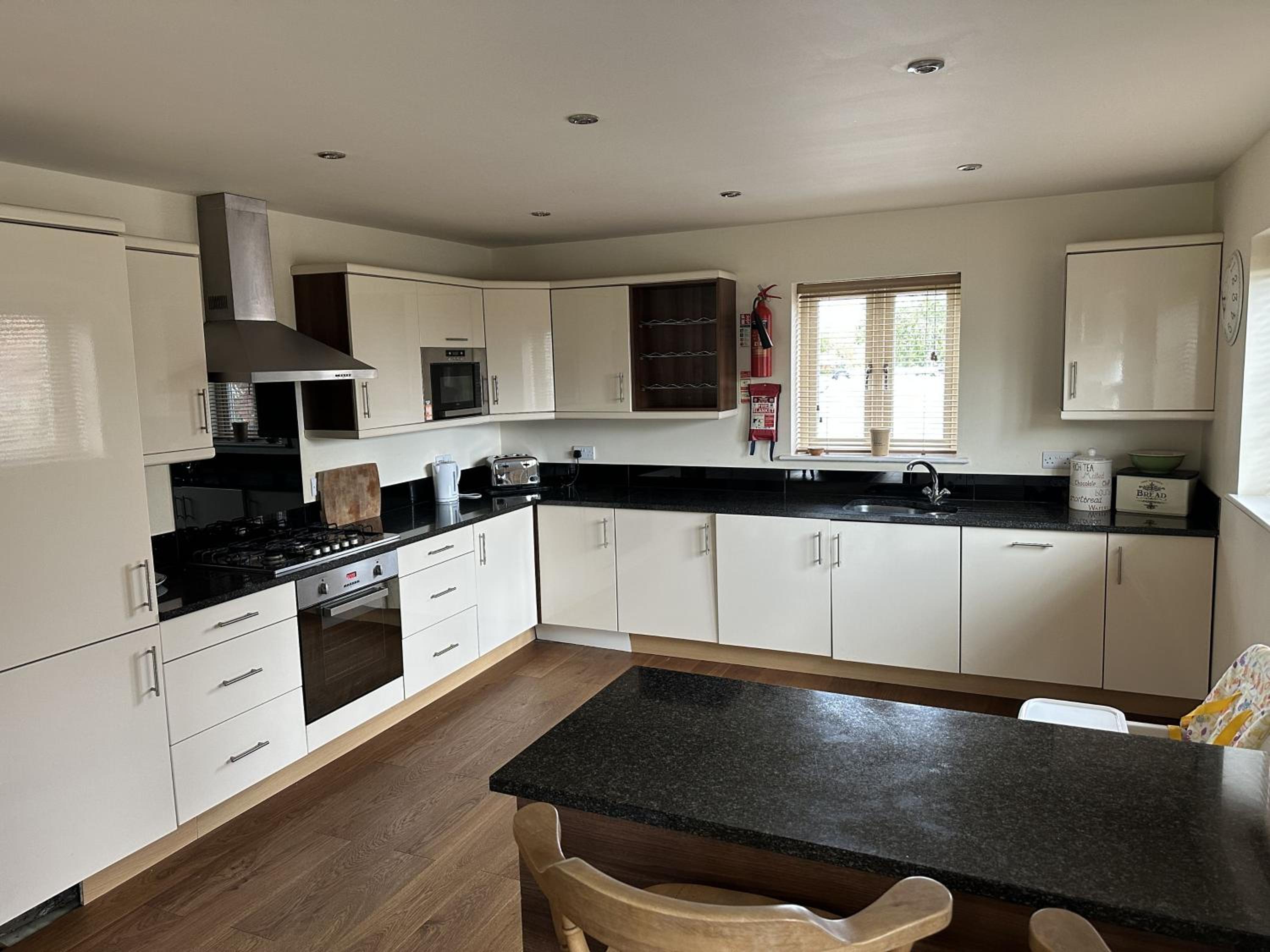 Bay Shores - 2 cottages 2 minutes apart - Part of the The Bay Filey Holiday Village with pool, gym and direct beach access, pub, restaurant, tennis and mea
