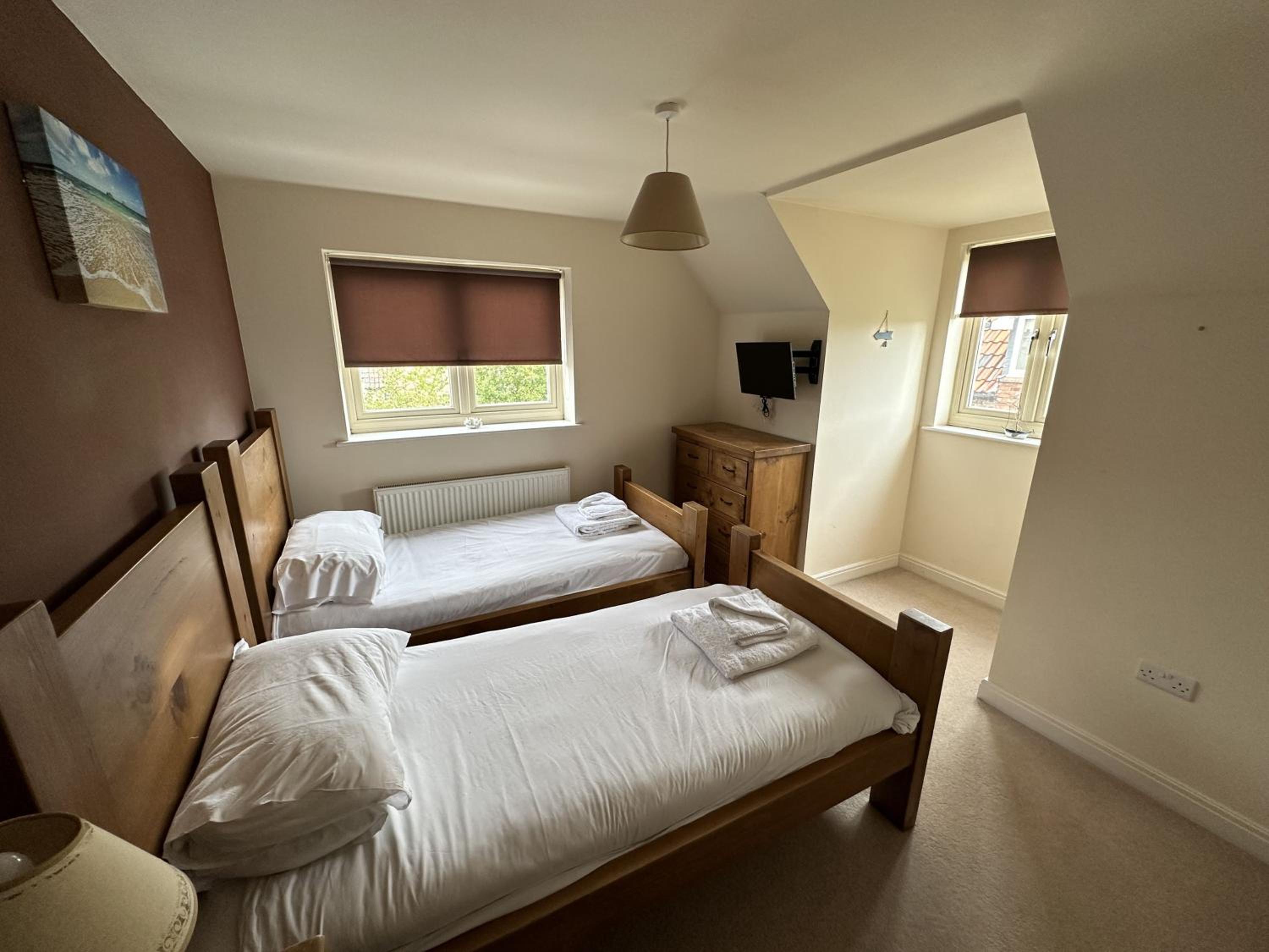 Bay Shores - 2 cottages 2 minutes apart - Part of the The Bay Filey Holiday Village with pool, gym and direct beach access, pub, restaurant, tennis and mea