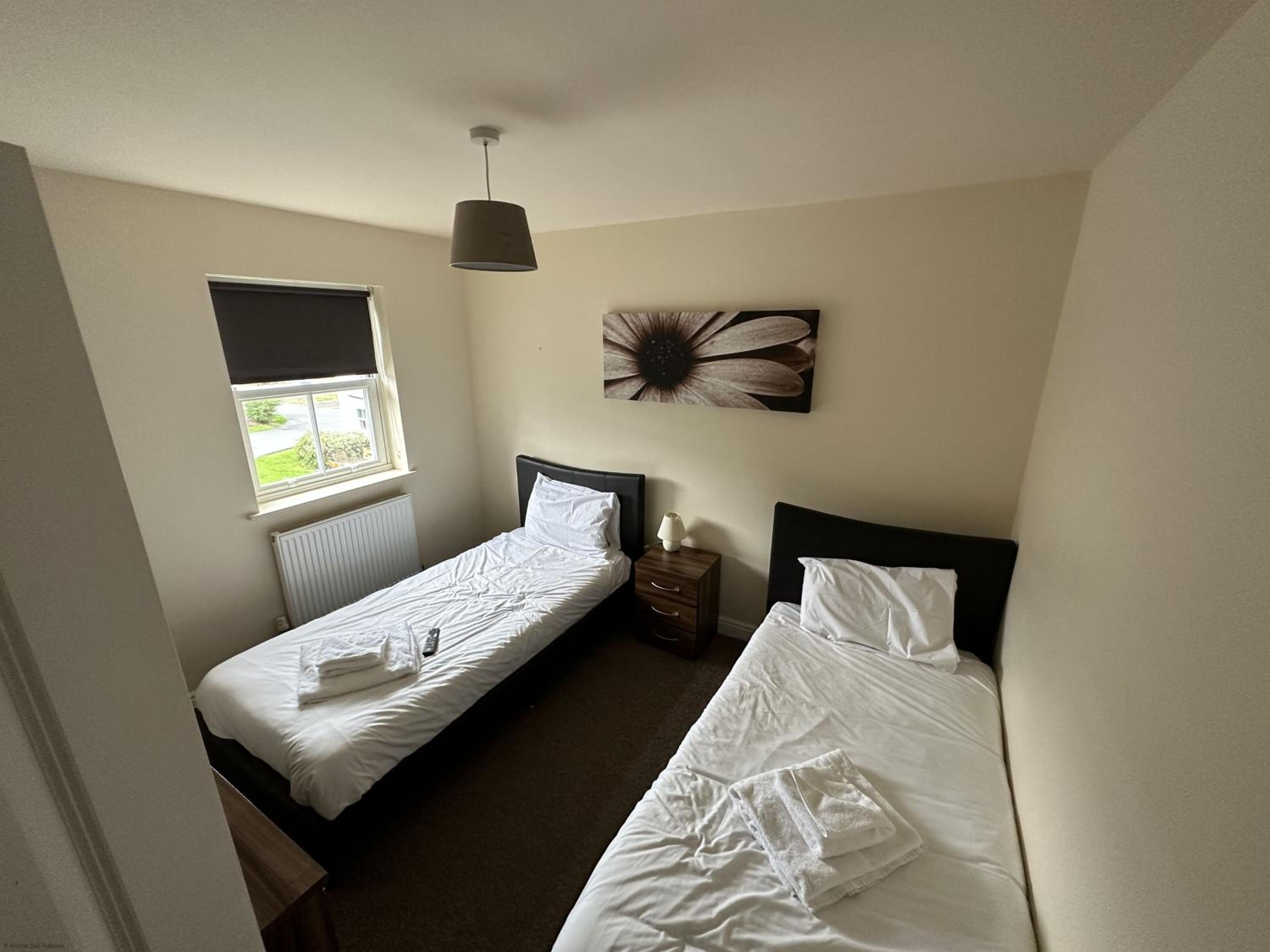 Bay Shores - 2 cottages 2 minutes apart - Part of the The Bay Filey Holiday Village with pool, gym and direct beach access, pub, restaurant, tennis and mea