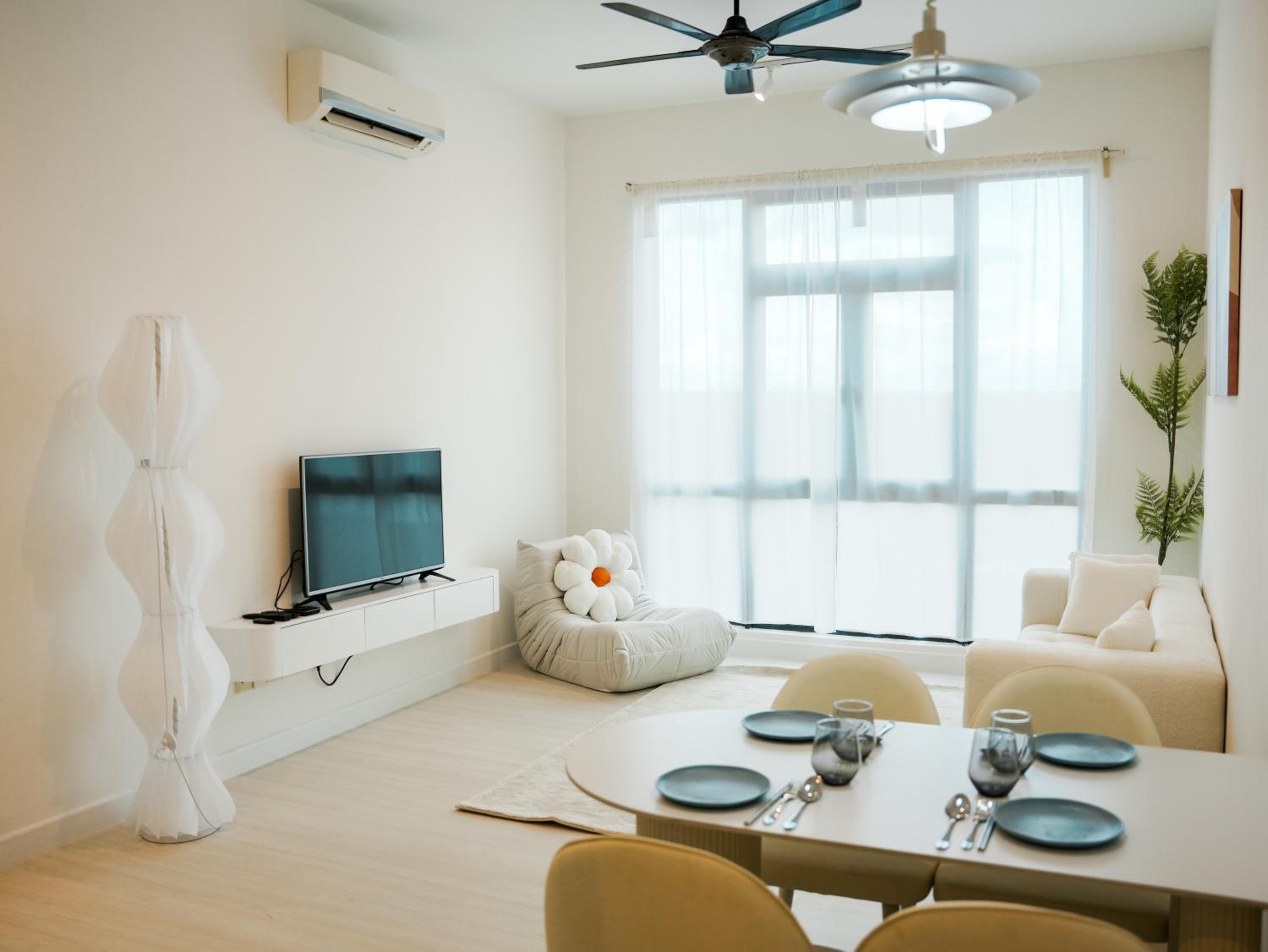 CresentBay Muji 2BR nr Midvalley by Unique Home