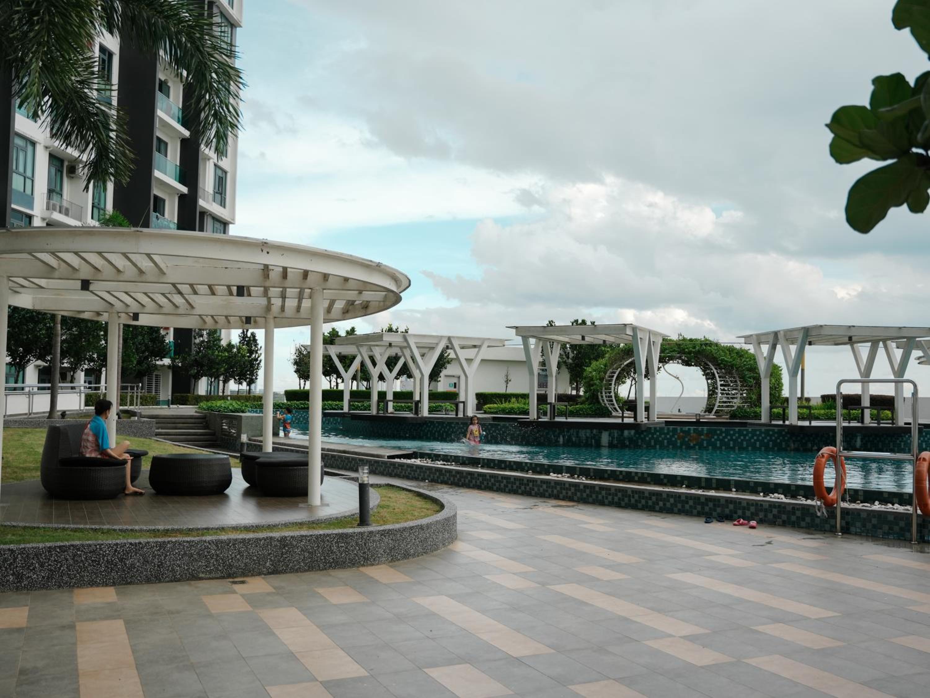 CresentBay Muji 2BR nr Midvalley by Unique Home