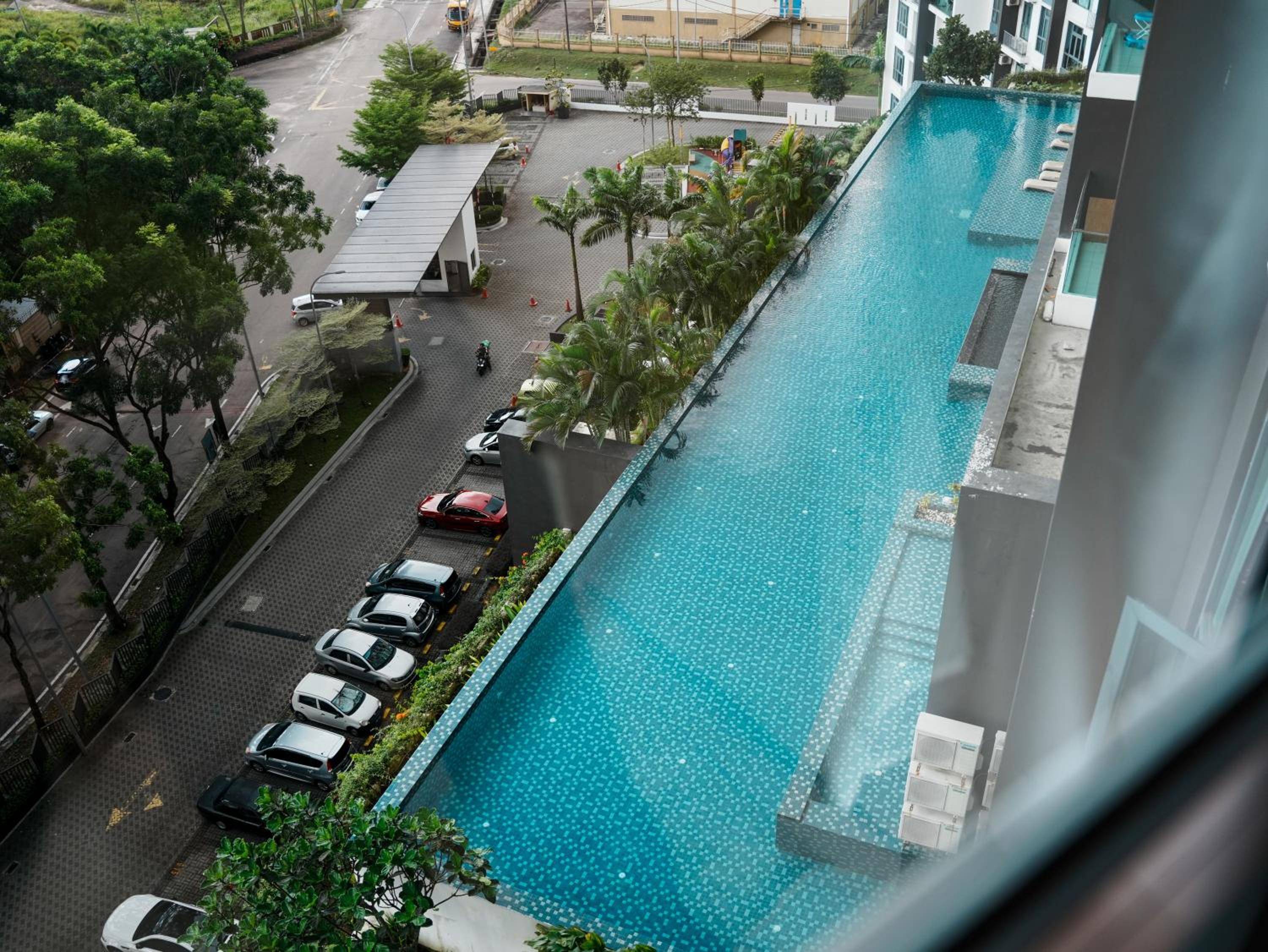 CresentBay Muji 2BR nr Midvalley by Unique Home