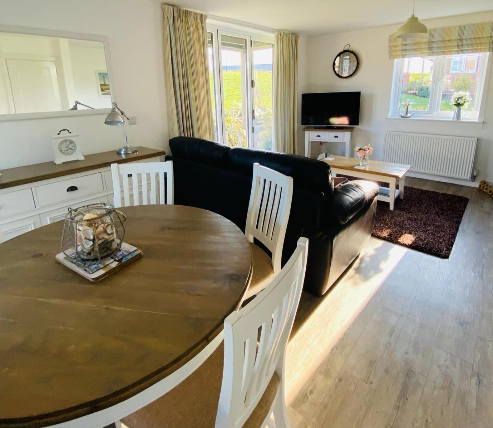 Pearl & Spice Hideaways - 2 two bedroom cottages nearby - Part of the The Bay Filey Holiday Village with pool, gym and direct beach access, pub, restaurant view 4
