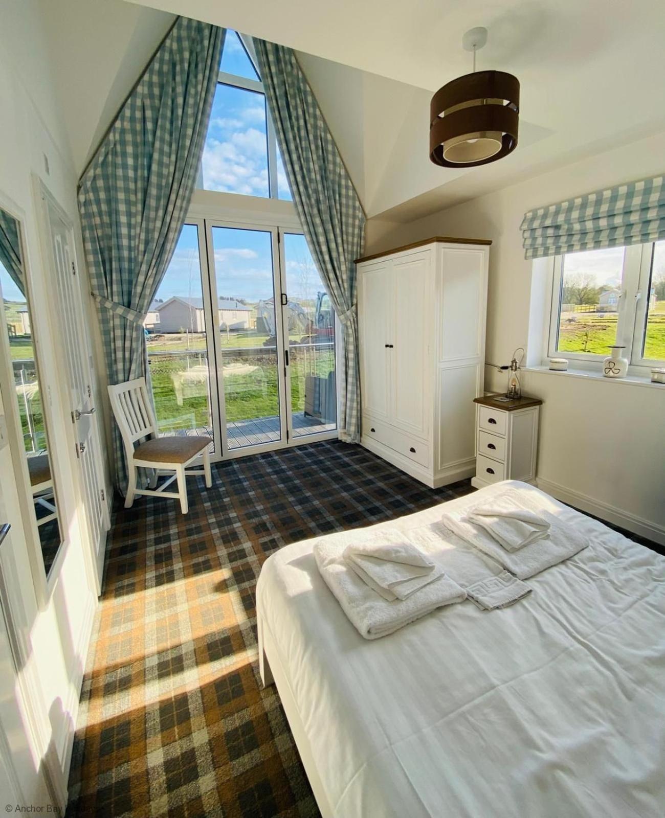 Pearl & Spice Hideaways - 2 two bedroom cottages nearby - Part of the The Bay Filey Holiday Village with pool, gym and direct beach access, pub, restaurant view 5