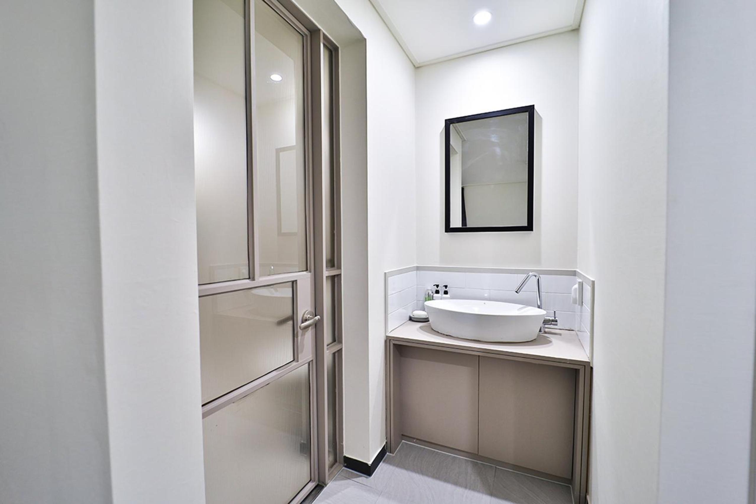 Calm Rest Hotel Busan Sasang